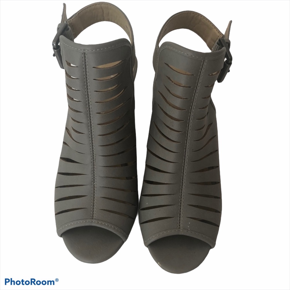 Chinese Laundry heeled sandals - Picture 12 of 14